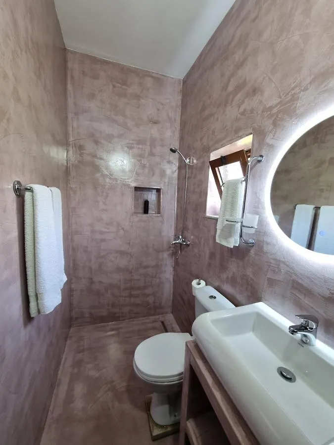 Pensjonat Holiday Home Plazhi San Pietro